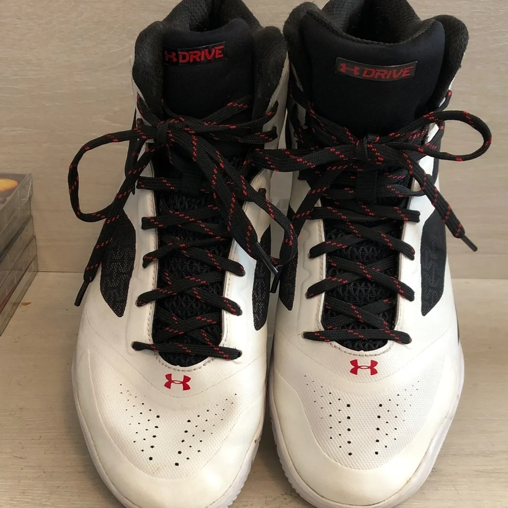 Under Armour Clutchfit Drive 2 Black & White Unisex Basketball Shoes Men’s 10